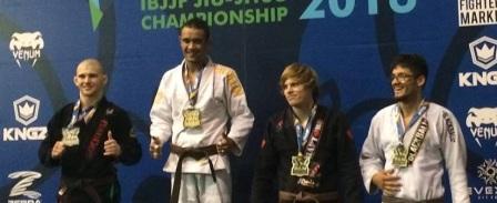 Lutador de Jiu-jitsu da Baixada Fluminense, CampeA?o Europeu, Bi-CampeA?o Pan-Americano (IBJJF) e CampeA?o Brasileiro NoGi, lutarA? pela primeira vez em sua regiA?o.