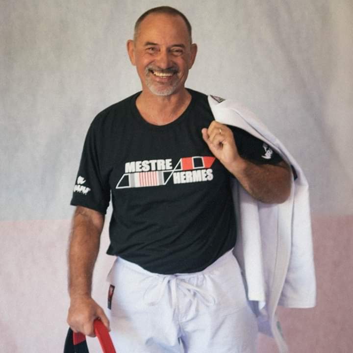 Comovente homenagem de mestres do JIU-JITSU no sepultamento do MESTRE HERMES