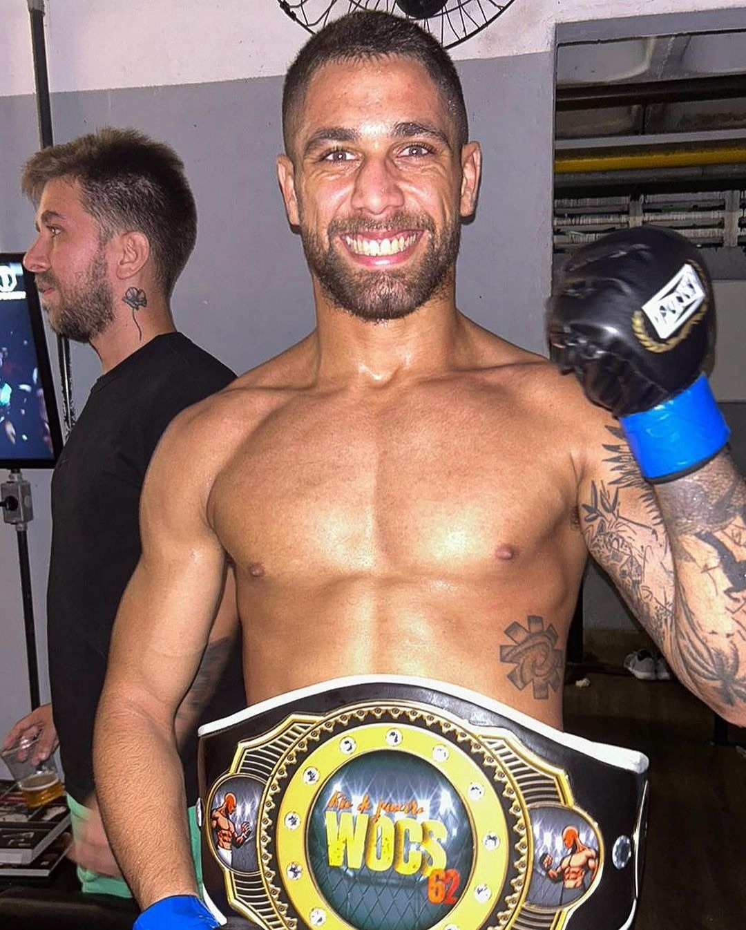 Gustavo Ribeiro vence no WOCS e Mantém Invencibilidade no MMA Profissional