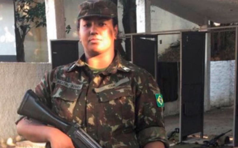 Beatriz Souza, sargento do Exército, conquista ouro nas olimpíadas: prestígio do Exército nas alturas, de “carona”