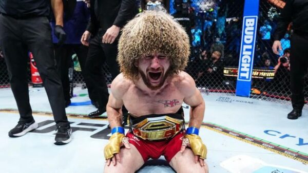 Merab Dvalishvili conquista cinturão dos galos no UFC 306